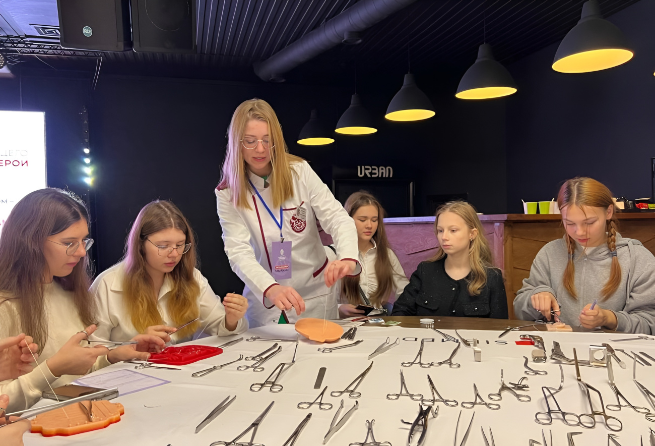 «МедКласс» пройдет в Якутске: Сибирский медицинский приглашает школьников примерить роль врача и исследователя