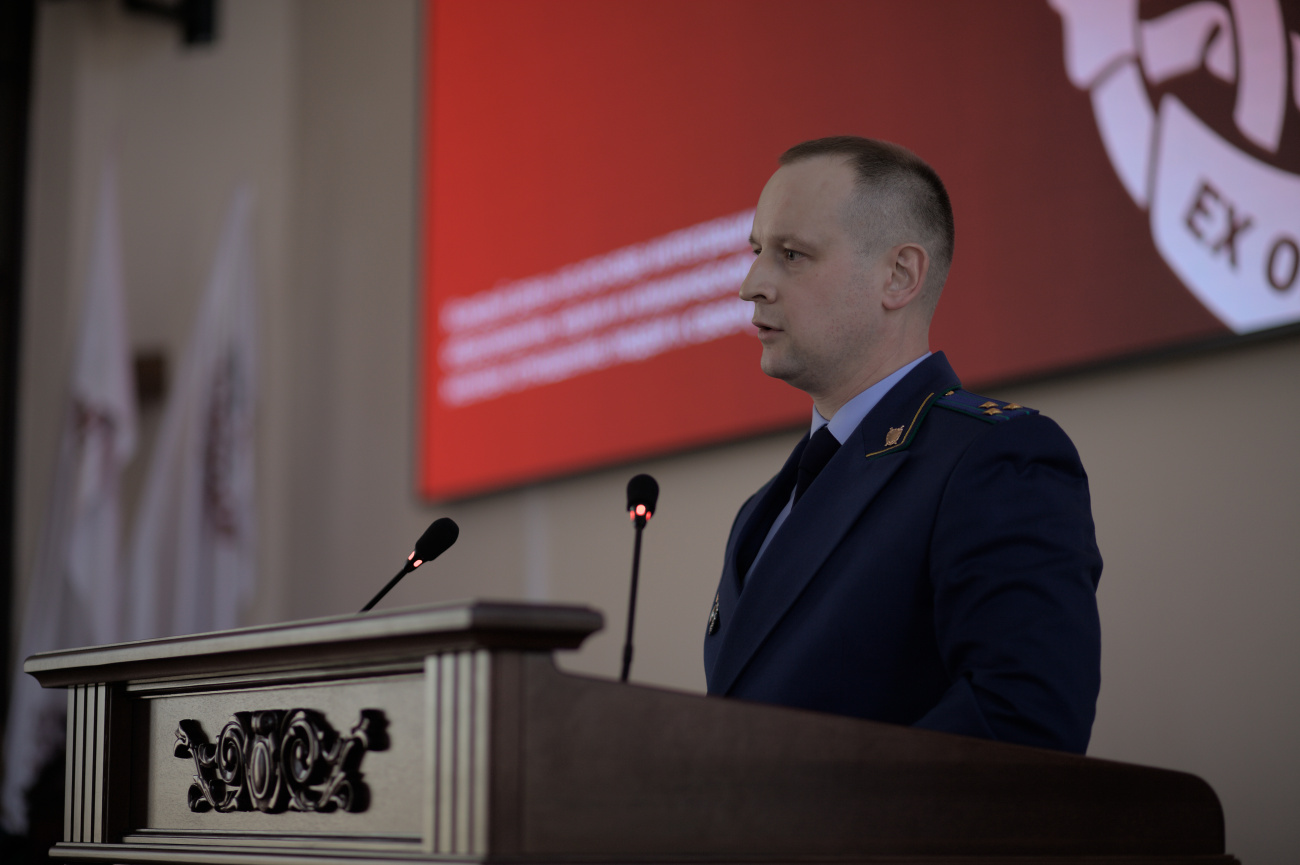Сотрудники прокуратуры и УМВД России провели лекцию для сотрудников СибГМУ