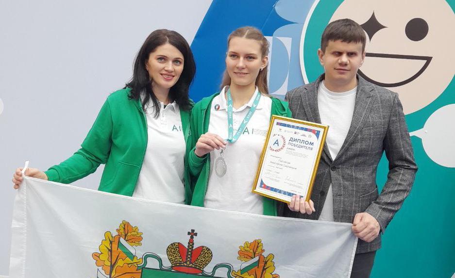 Студентка колледжа СибГМУ заняла призовое место на чемпионате по массажу «Абилимпикс»  