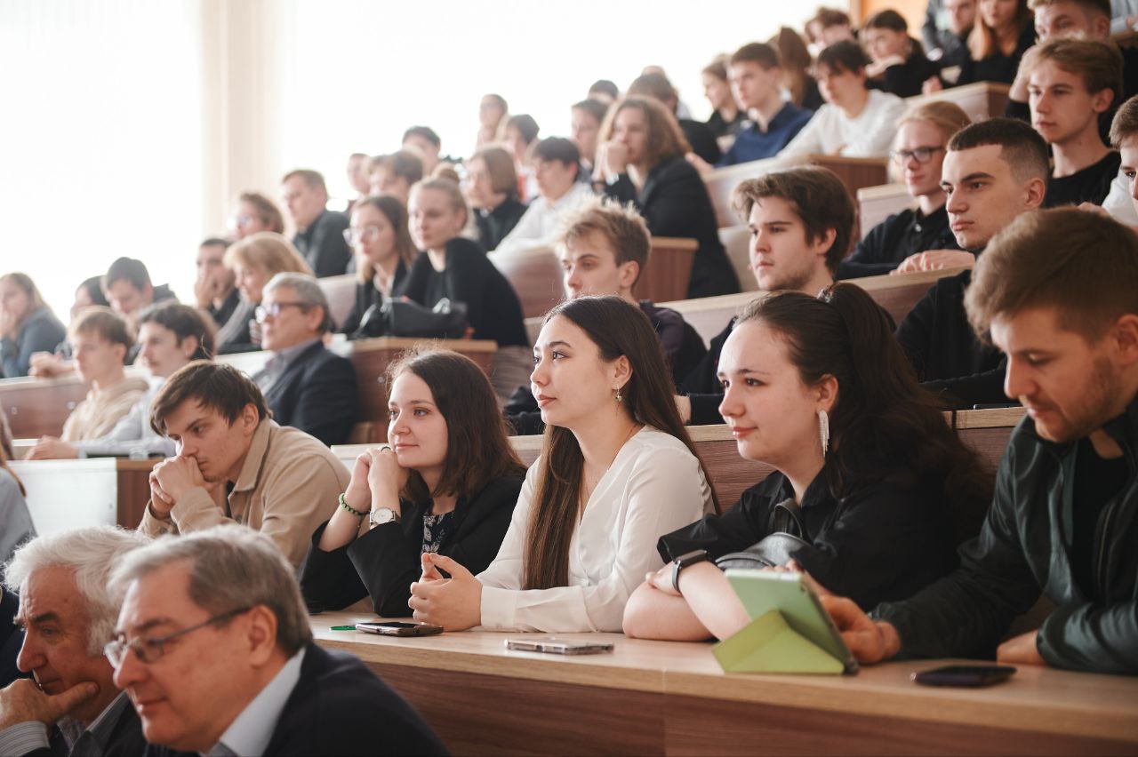 Студенты-кибернетики СибГМУ прошли стажировку в одном из лучших инженерных вузов Беларуси