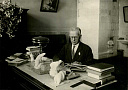 4.	Профессор Адамов С.А. за рабочим столом. 1938 г.