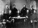 Первые профессора Императорского Томского университета. 1888 г. Слева направо сидят: Э.А. Леман, С.И. Залесский, Н.А. Гезехус, С.И. Коржинский, В.Н. Великий. Стоят: А.М. Зайцев, А.С. Догель, Н.Ф. Кащенко, Н.М. Малиев