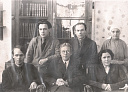 Сотрудники кафедры общей патологии ТМИ. Январь 1933 г. 1-й ряд в центре – Тимофеевский А.Д., зав. кафедрой, 2-й ряд в центре Гольдберг Д.И., ассистент.